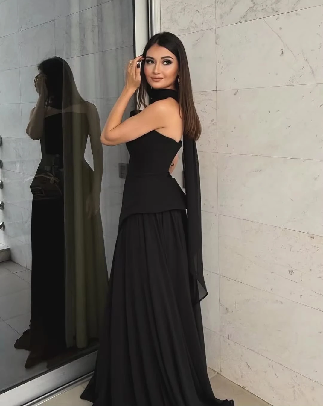 فستان حفلة موسيقية أسود بدون حمالات بدون أكمام مخصص، ثوب مسائي مطوي، سحاب خلفي، طول الأرض، فستان رسمي للحفلات للنساء