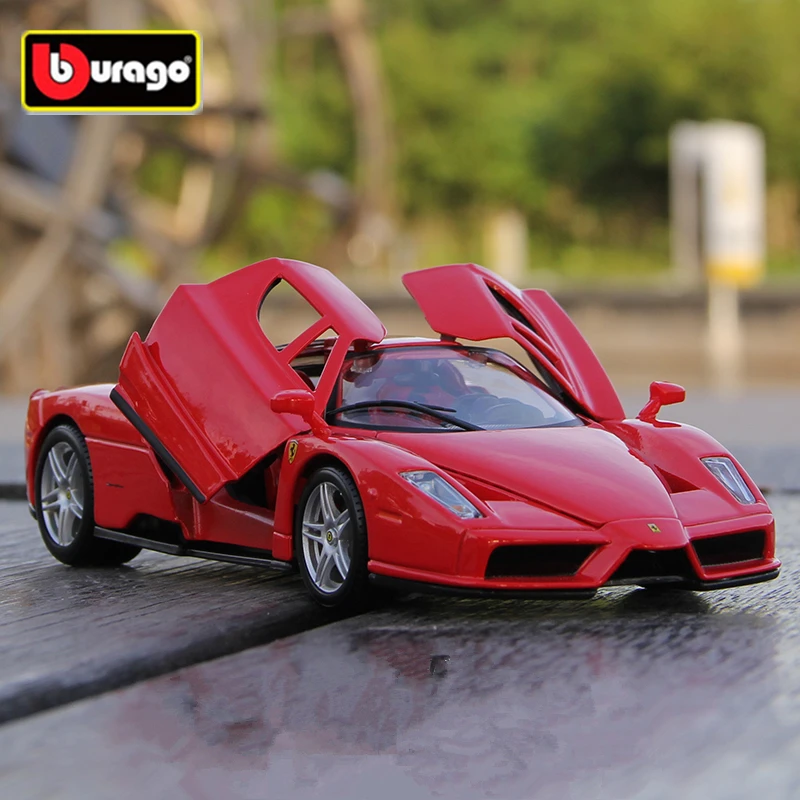 Bburago 1:24 Ferrari ENZO Alloy Sports Car Model Diecasts Metal Toy Racing Car Model High Simulation Collection Childrens Gifts