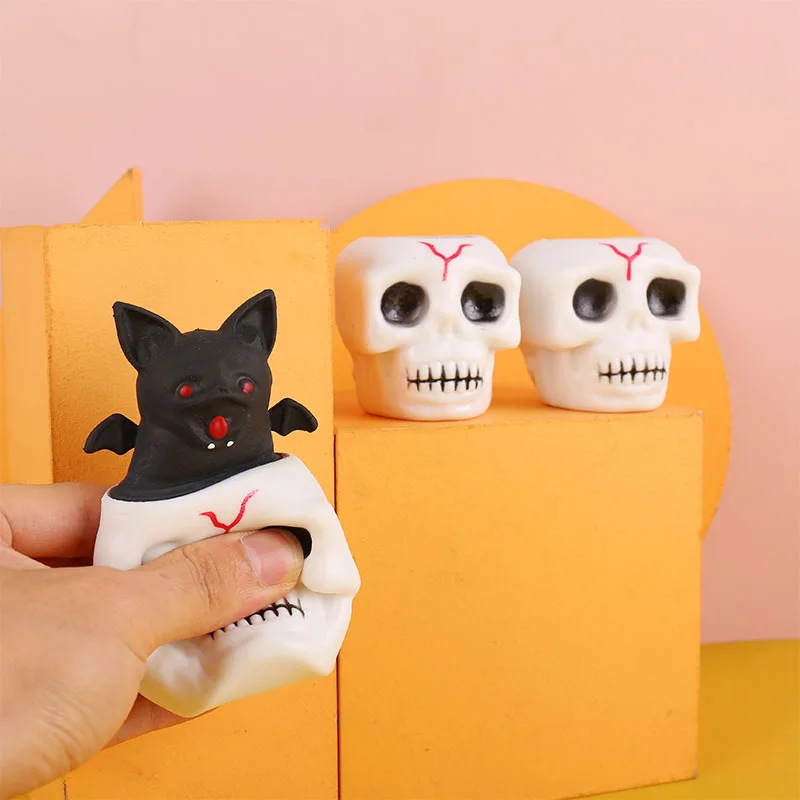 Neue Halloween Schädel Fledermaus Squeeze Cup Pinch Happy Prank Stress Relief Vent Spielzeug Geschenk K29