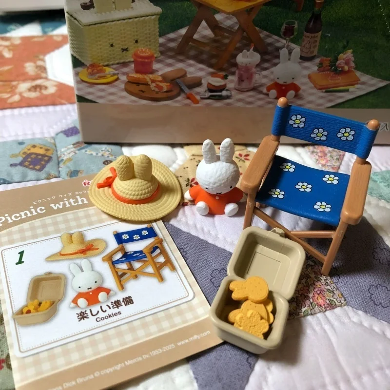 Genuino Re-Ment Miffy Picnic Scena di campeggio Tavoli e sedie Casa da gioco in miniatura Scatola cieca Ornamento Anime Figura Modello Giocattolo Regalo