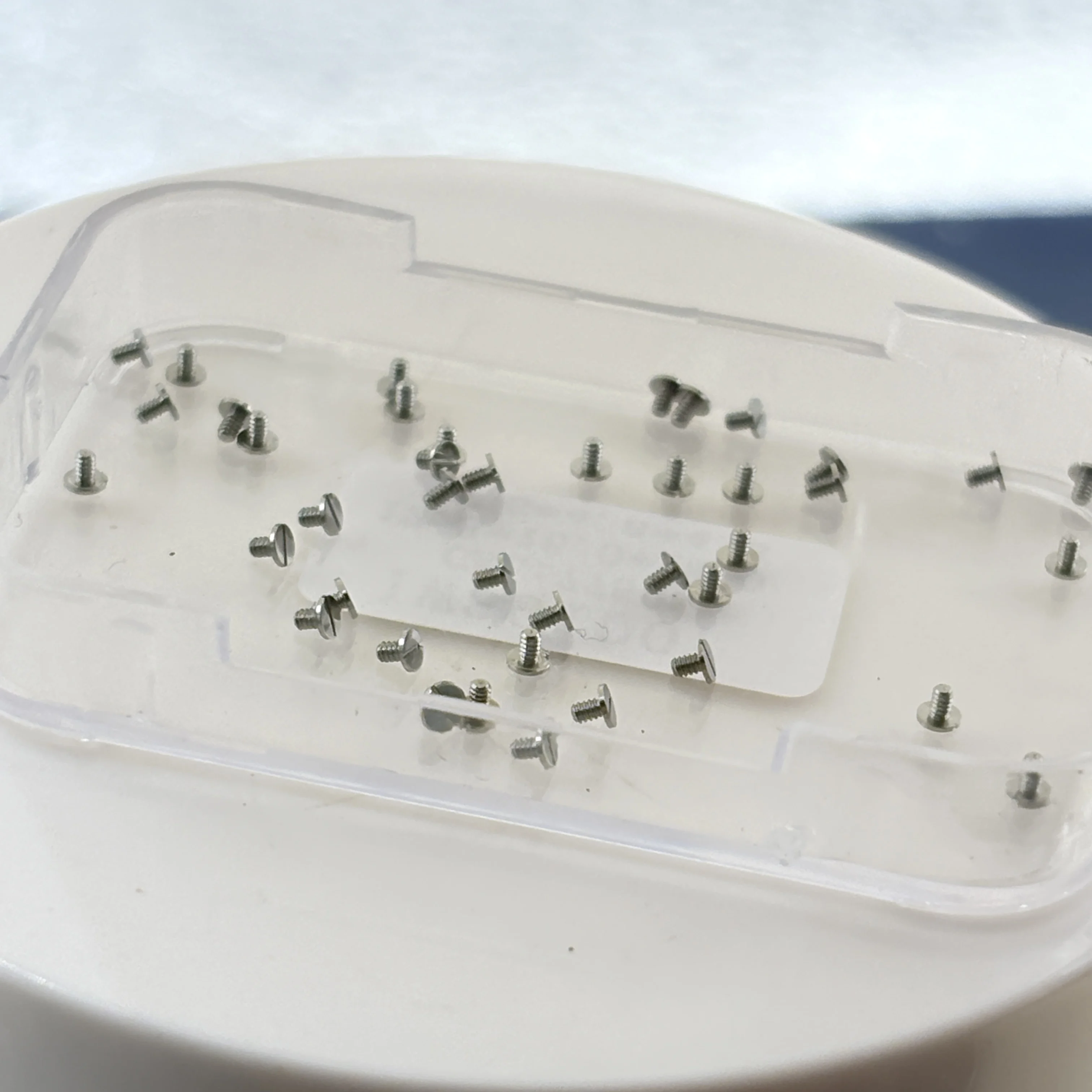 Watch accessory movement screw 7750/8200 upper clamping plate screw size 1.6mmx0.8x1.5mm7750