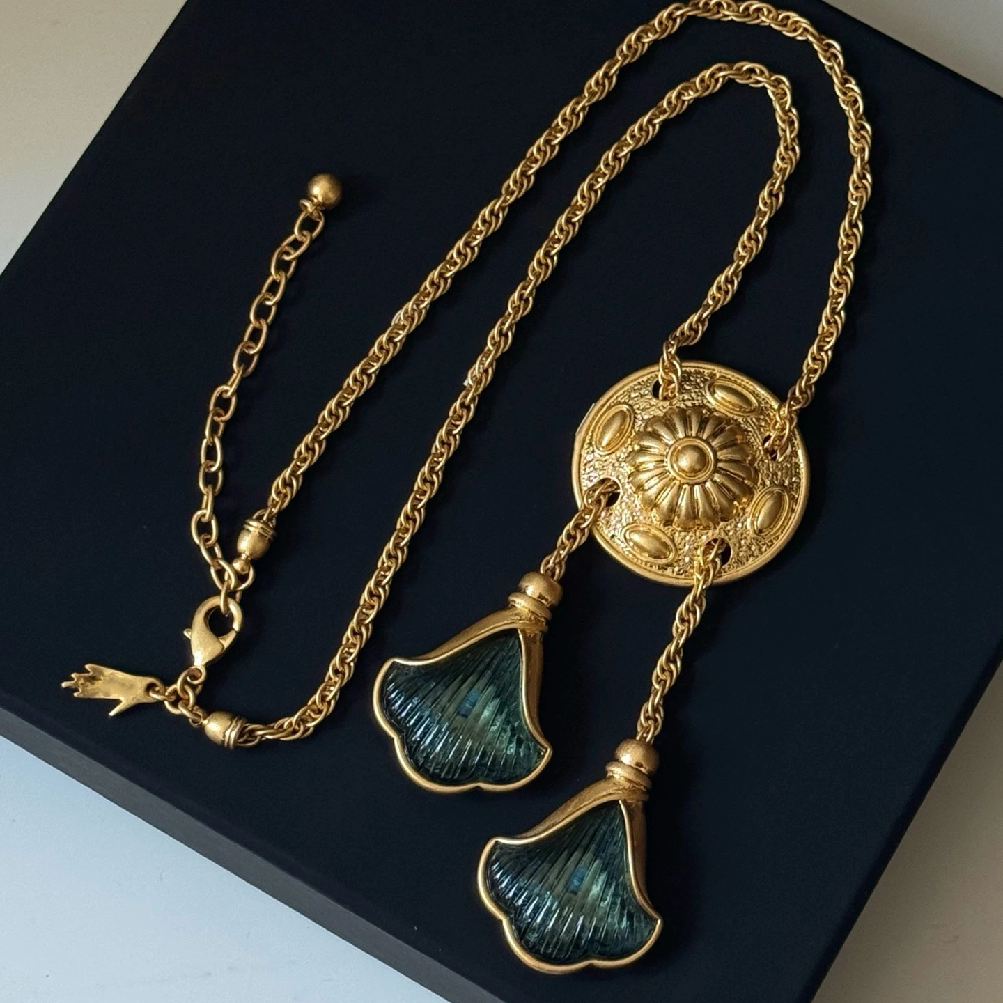 

Europe America Vintage Flower Pendant Necklace Woman Top Quality Gorgeous Jewelry Trend