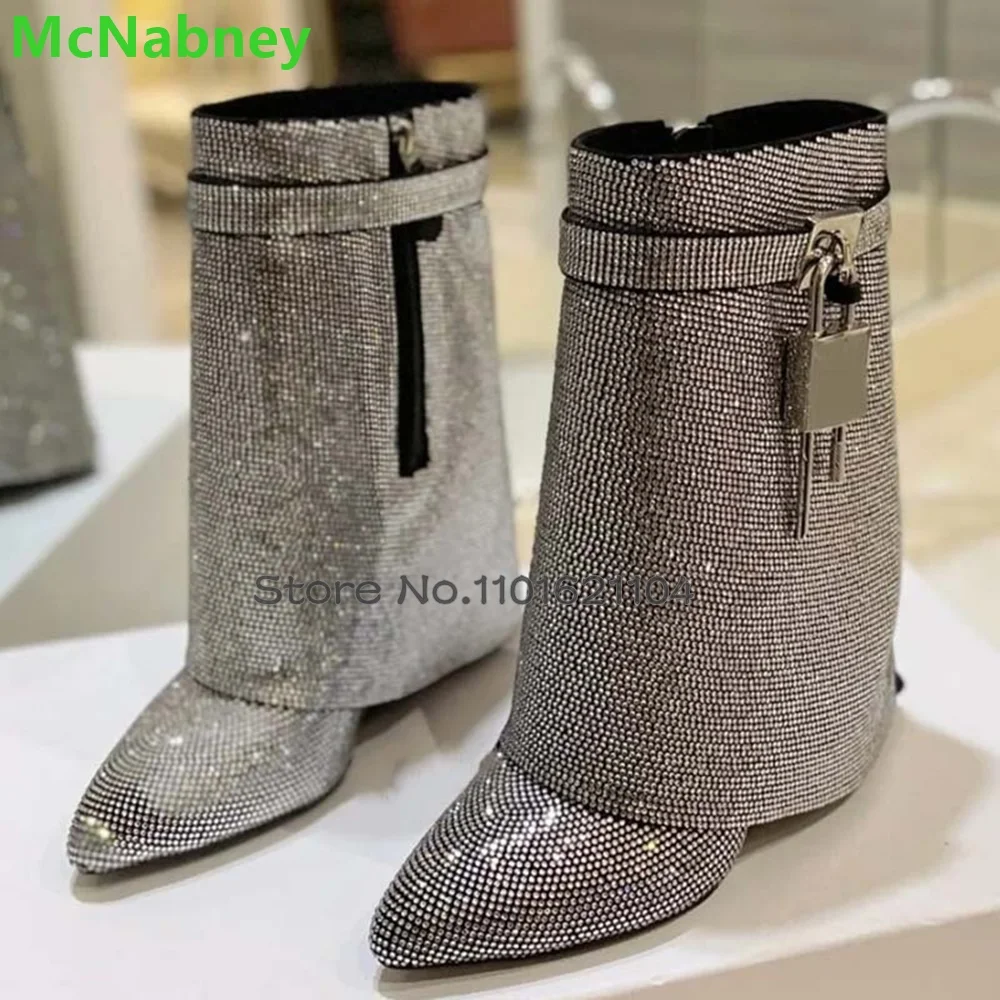 Szpiczasty nosek Crystal Metal Lock Luksusowe buty dla kobiet 2024 Winter New Wedges Heel Fashion Elegant Side Zipper Shark Boots