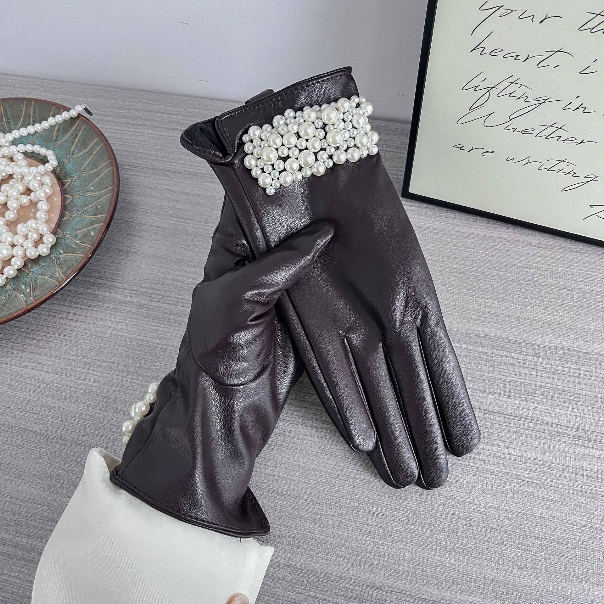 Women's New Winter Small Fragrance Rivet Pearl PU Leather Windproof and Warm Five Finger Touch Screen Gloves