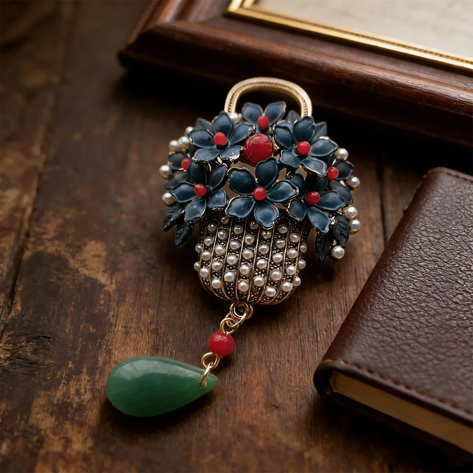 Retro flower basket brooch, women's fashionable and simple pin