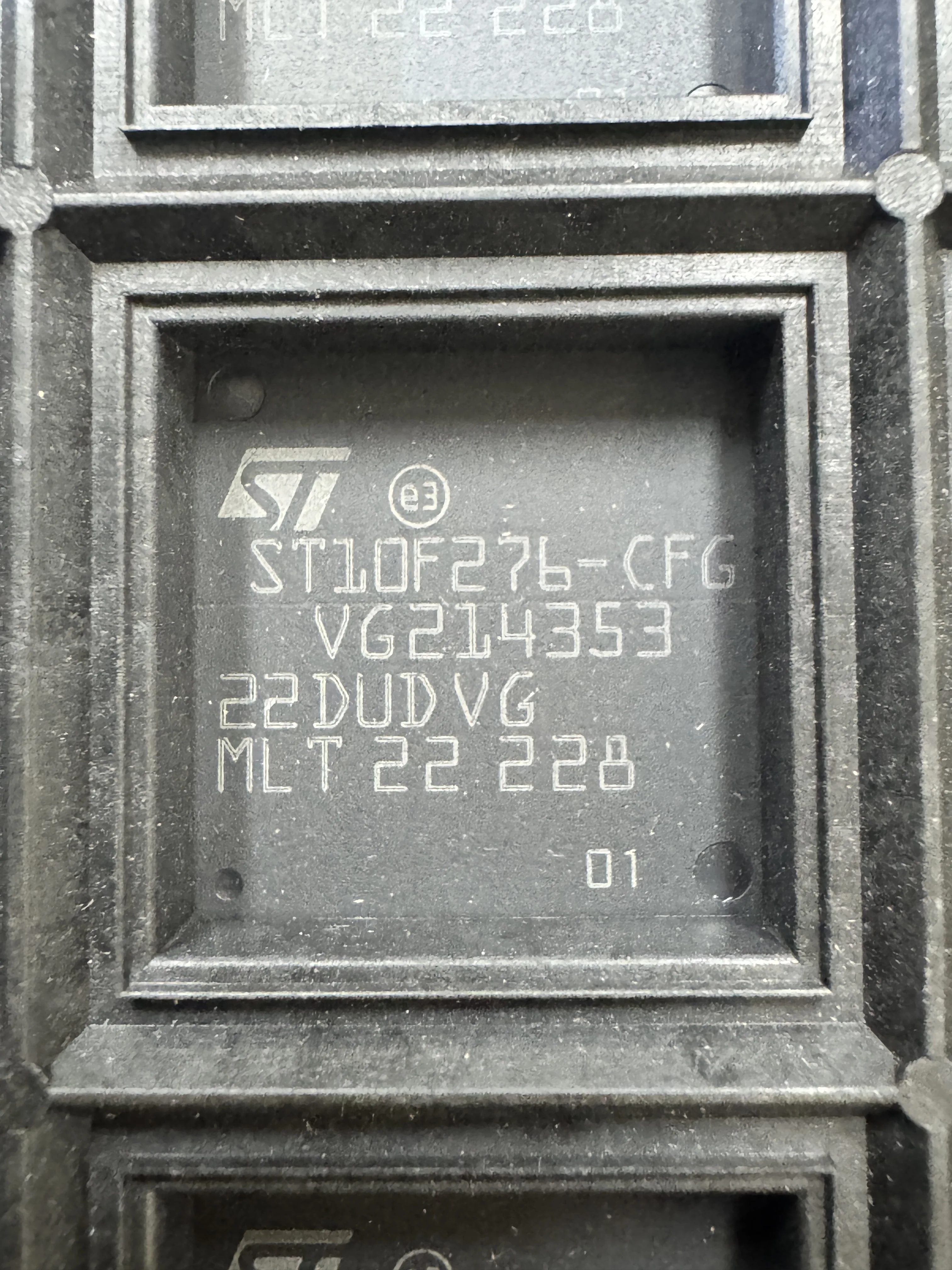 st10f276-cfr-新品のオリジナルチップ、一般的に自動車用コンピュータボードで使用されています