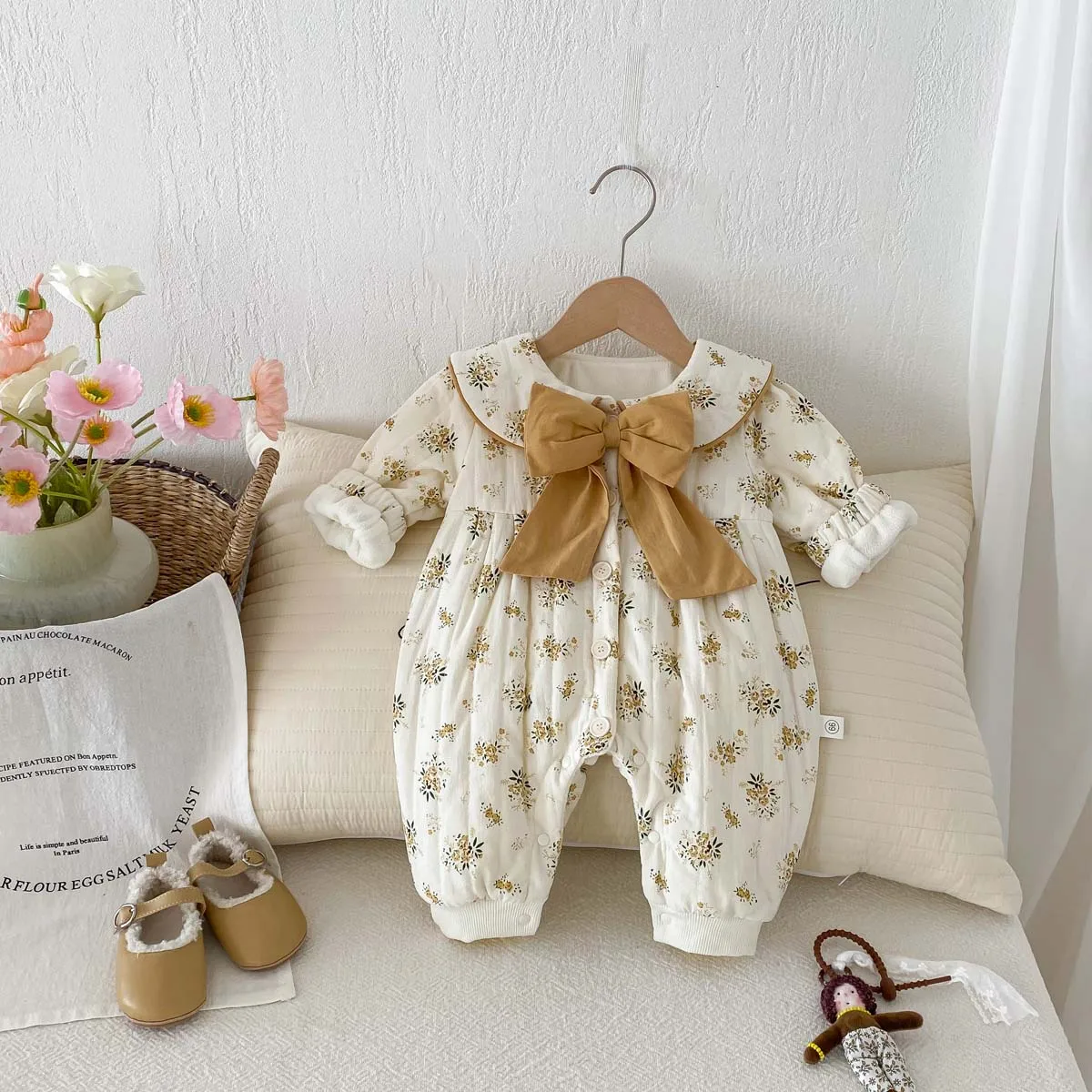 Baby Winter Jumpsuit fleece-lined Cotton Padded 0-1 Year Old Girl Super Cute Floral Bow Jumpsuit Baby Clothes Winter