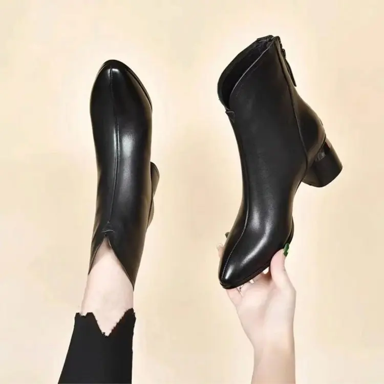 

Модные женские плюшевые теплые ботильоны 2025 года, элегантная обувь для мам на массивном каблуке с острым носком, зимняя женская повседневная кожаная обувь на высоком каблуке