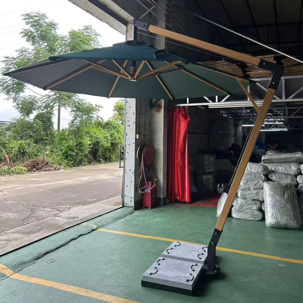 Parasol à 7 caractères tout en aluminium, Imitation grain de bois, département des ventes, hôtel cinq étoiles, jardin extérieur, cour, loisirs