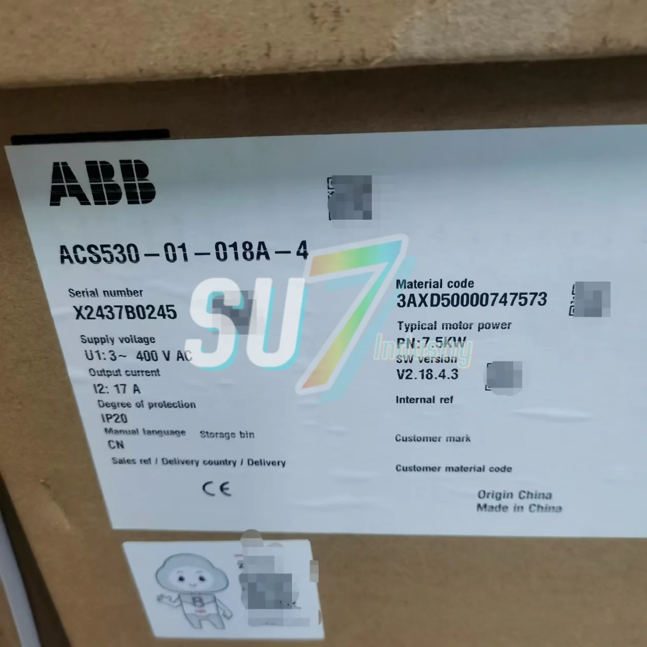 ACS530-01-018A-4 ACS530-01-026A-4 倉庫内新しい周波数コンバータ