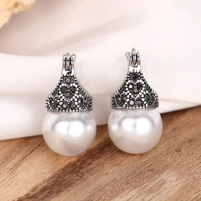 Huitan Vintage Herz/Rose Simulierte Perle Ohrringe für Frauen Kreative Design Temperament Elegante Dame Hochzeit Party Neue Schmuck