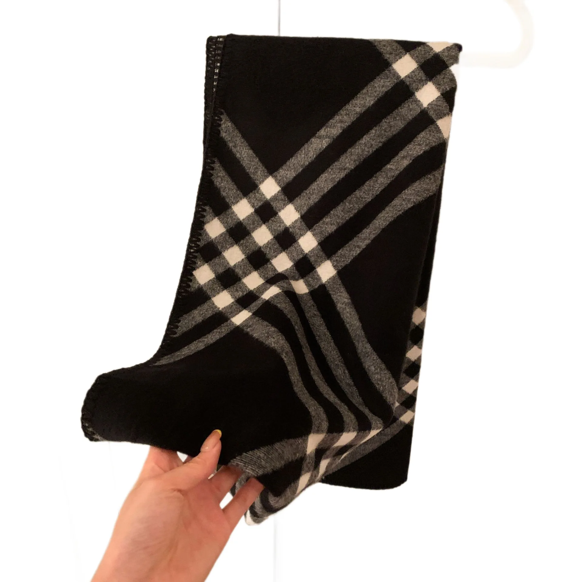 2026 عالية الجودة الوردي الكلاسيكي منقوشة وشاح المرأة الخريف والشتاء موضة جديدة الأوشحة الفاخرة شال طويل دافئ وسميك