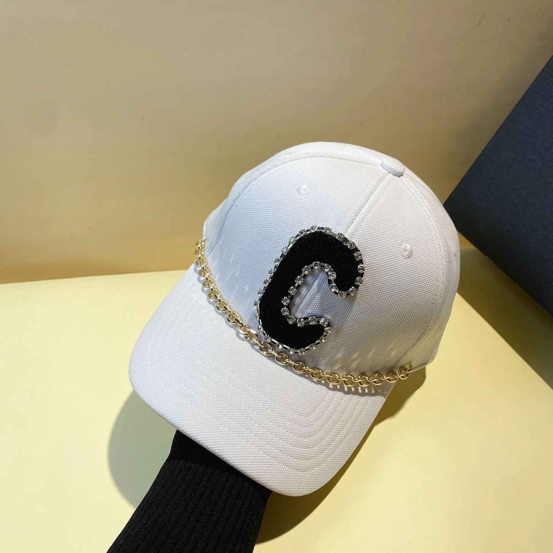 

Best selling Rhinestone Chain Embroidered Letter Baseball Hats for Men and Women with Curved brim Sunscreen Travel Hat