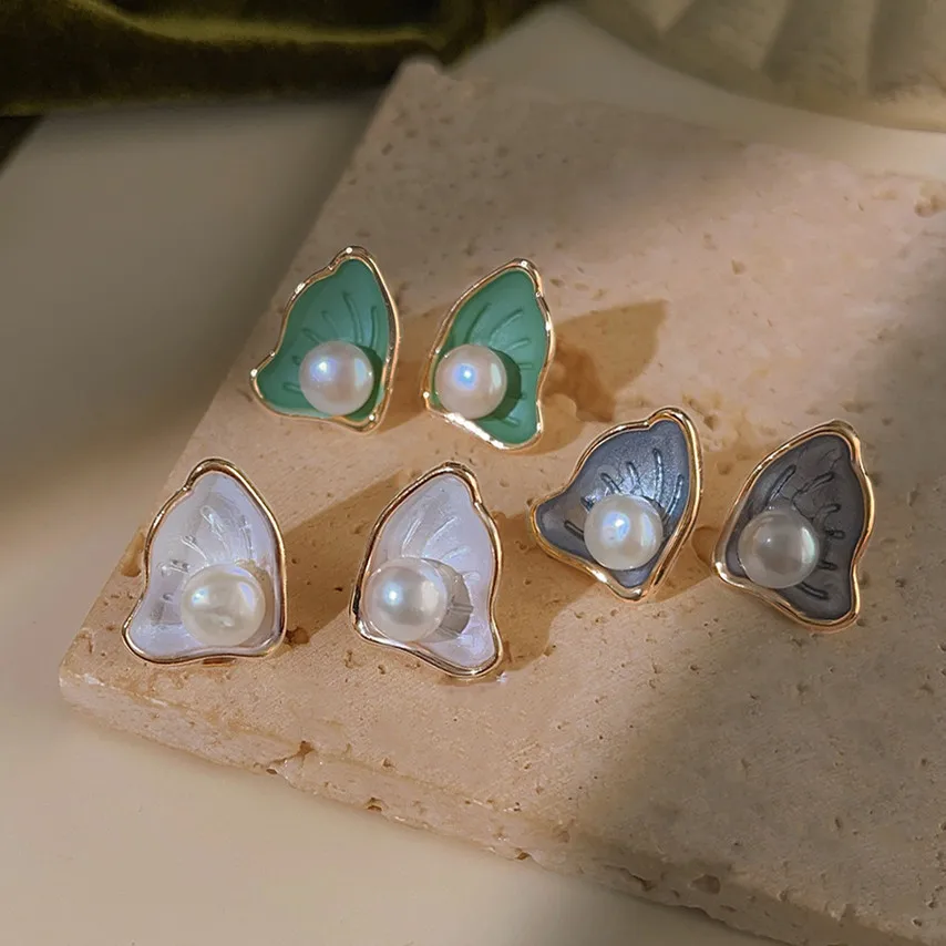

Fashion French Natural Pearls Stud Earrings Women Gold Plated Geometric Leaf Shape Wedding Romantic Girl Jewelry Gifts