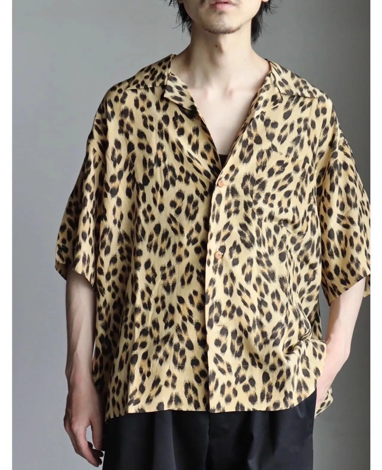 2024 Visvim japonés hombres y mujeres Casual hawaiano estampado de leopardo manga corta Cardigan camisa TX1209