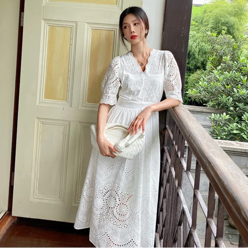 

Новинка 2023 года, весенне-летнее белое женское платье в стиле ретро с кружевной строчкой и v-образным вырезом, платья в стиле бохо, элегантное длинное платье с короткими рукавами