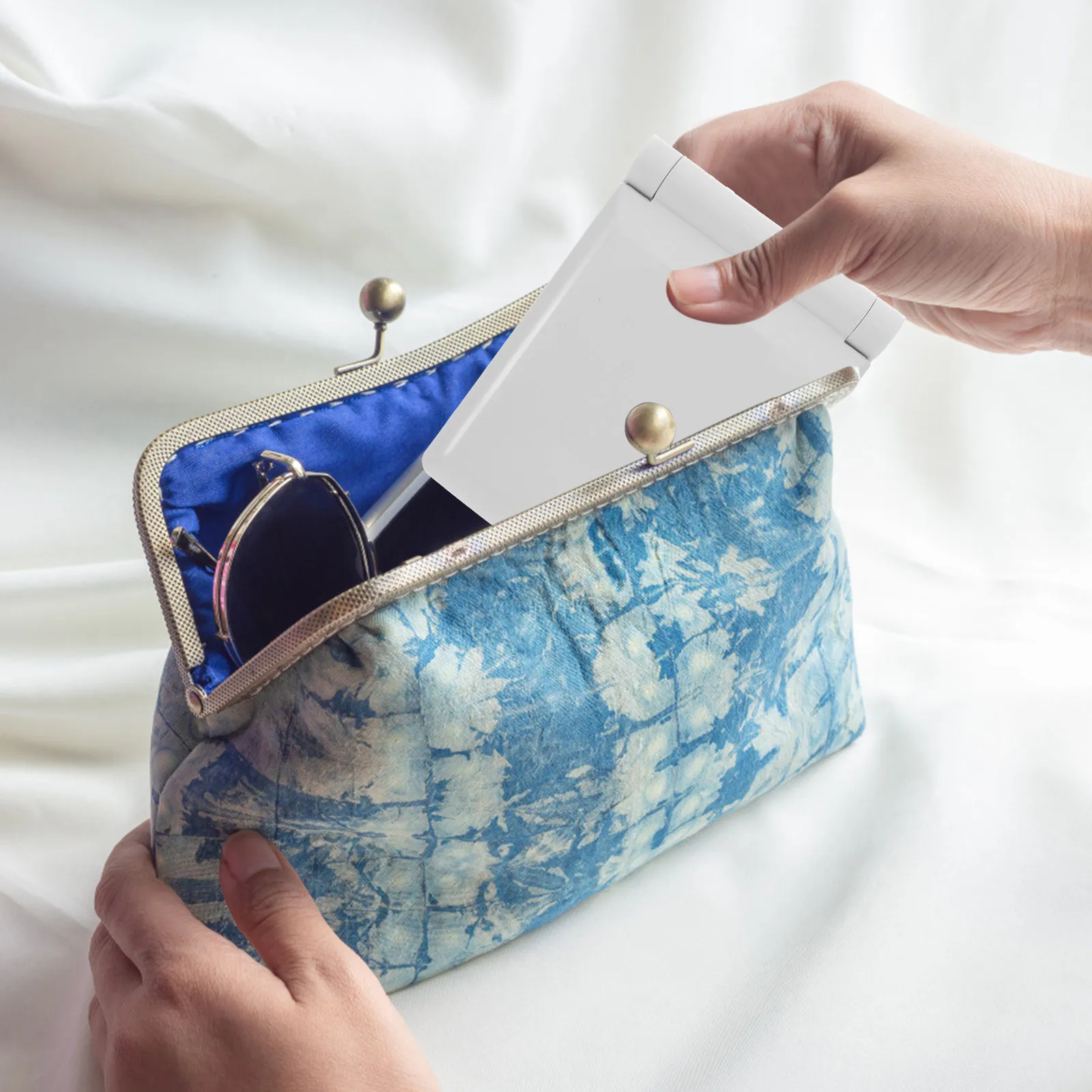 

Портативное складное LED-зеркало для макияжа с увеличением, четким отражением, перезаряжаемое, для путешествий и красоты в пути