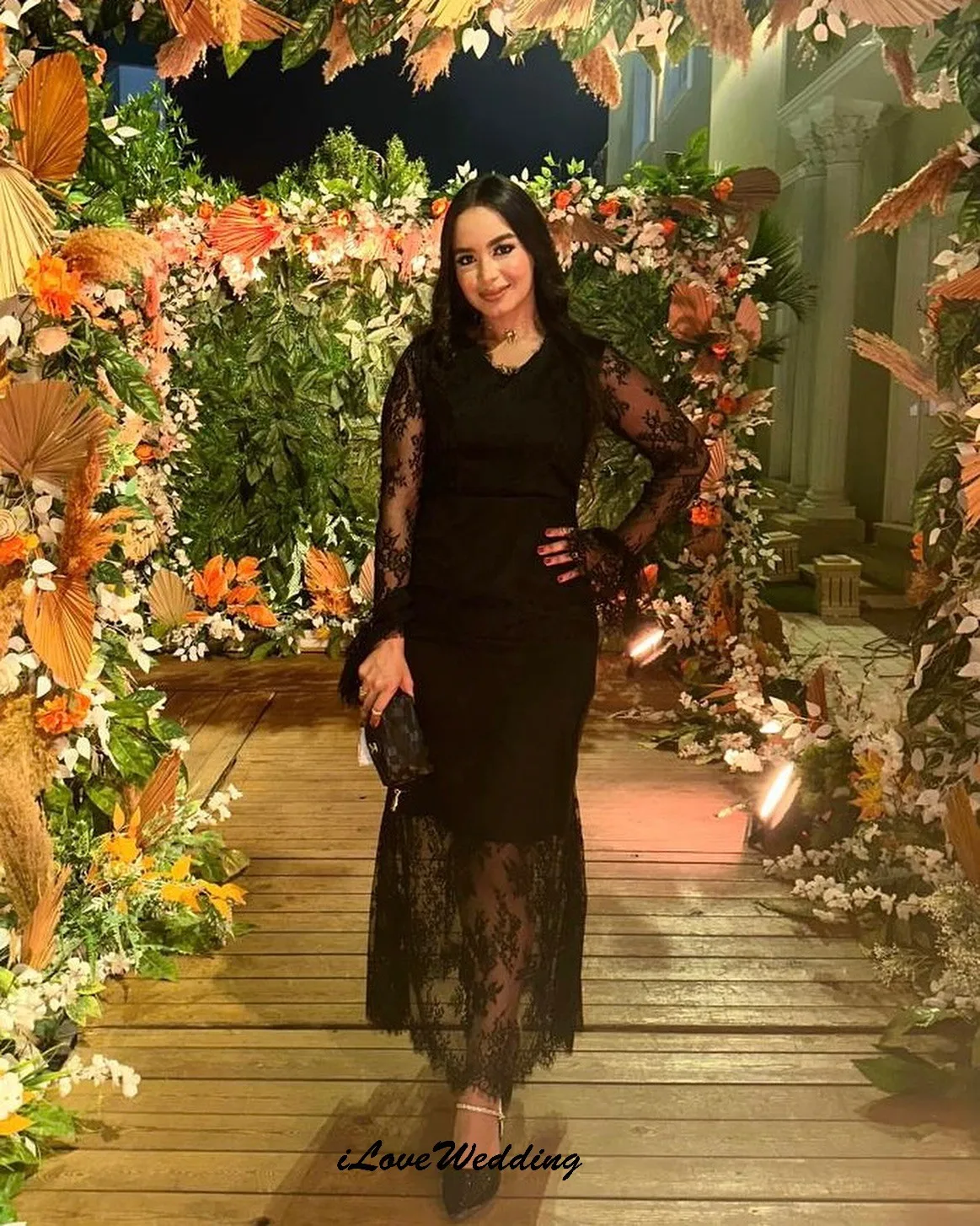 فساتين سهرة أنيقة من الدانتيل الأسود 2025 فساتين لحضور الحفلات الموسيقية المثيرة فستان حفلات الزفاف للنساء ضيف رقبة دائرية فساتين رسمية مخصصة