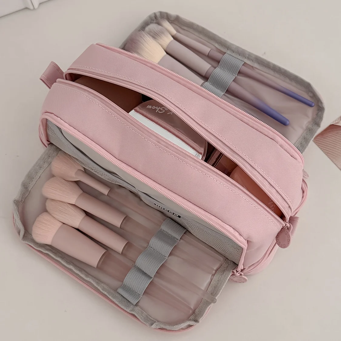 Tragbare 3-Schicht-Reise-Kosmetiktasche, Kosmetik-Organizer mit großem Fassungsvermögen und Fächern, niedliche Aufbewahrungstasche für Frauen. – Detail 7
