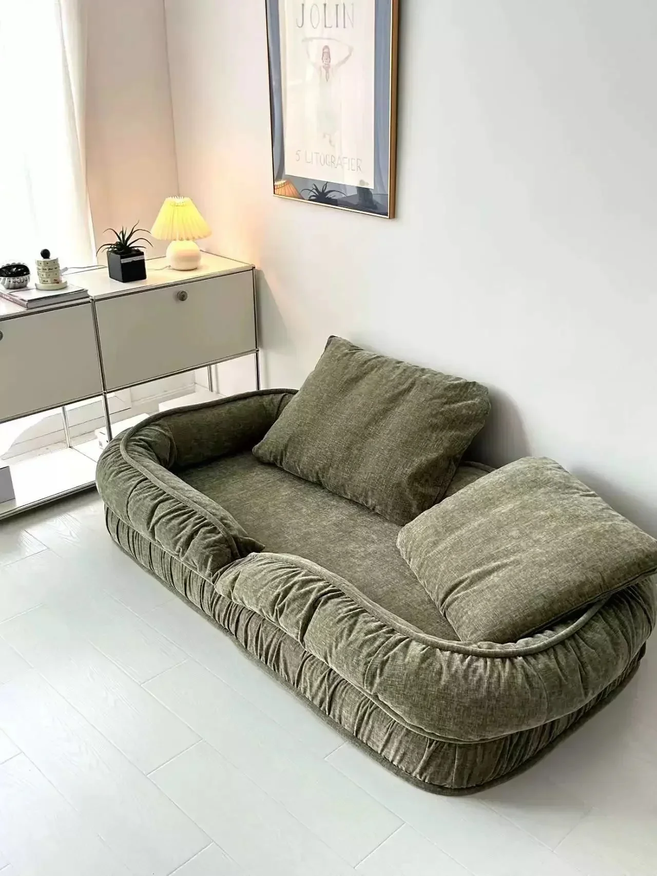 Human kennel lazy people can lie down and sleep. Small-sized living room with foldable single sofa bed.