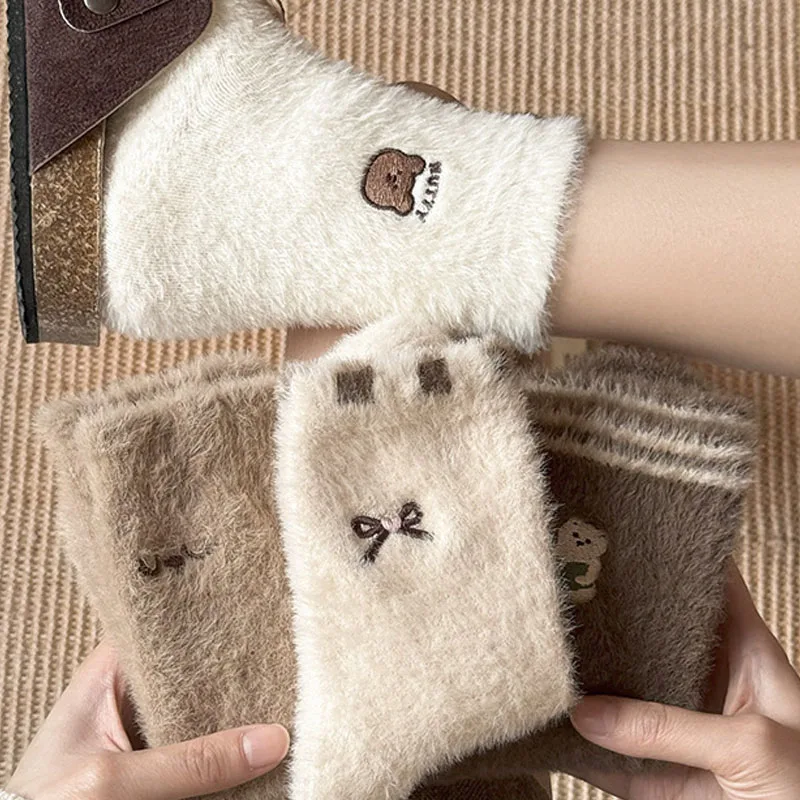 

Dreamlikelin1 Pair/4 Pairs Autumn Winter Women's Socks Cute Thick Plush Bear Bowknot Print Floor Socks Middle Tube Socks