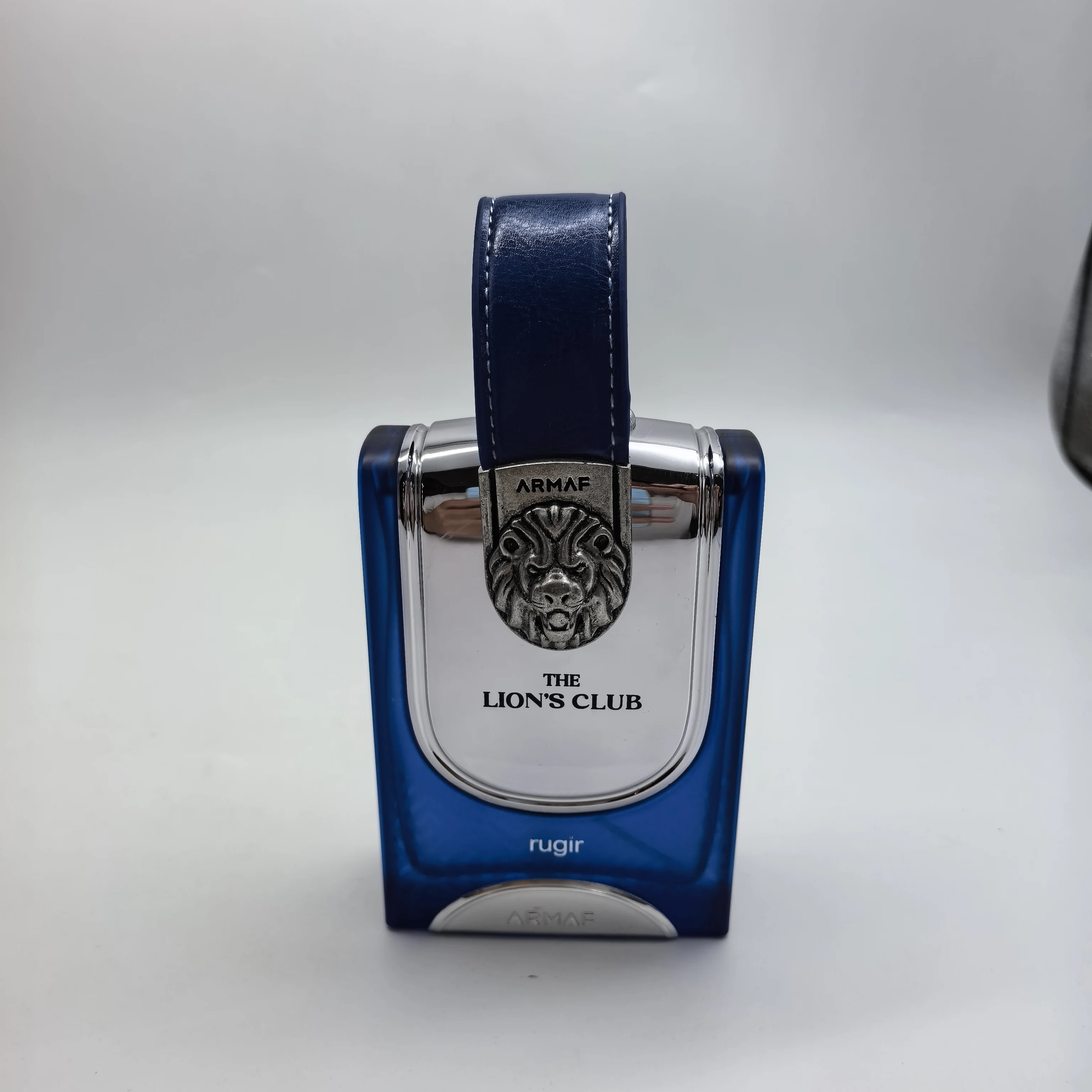 

The Lion's Club Rugir EDP для мужчин 3,4 унции / 100 мл — интенсивный древесный острый долговечный одеколон, смелый мужской аромат в подарок