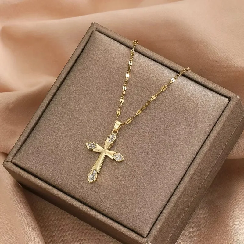 1 Piece of Fashionable Simple and Versatile Design New Style Micro-inlaid Round Zircon Glossy Cross Necklace For Women