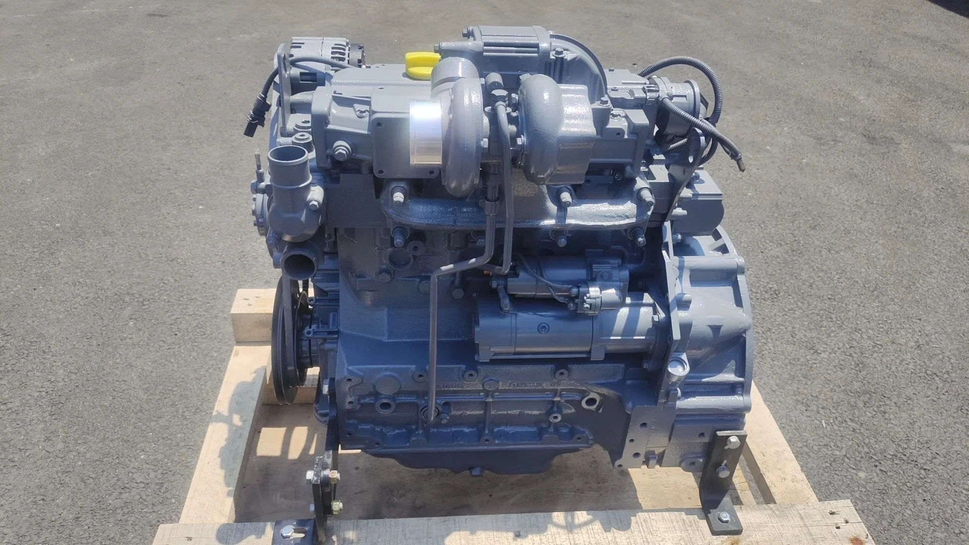 Low Price Deutz Diesel Engine BF4M2012 L04 EMR Complete Engine Deutz Water Cooled 4 Cylinder OIEM Track Engine BF4M2012 L04 EMR