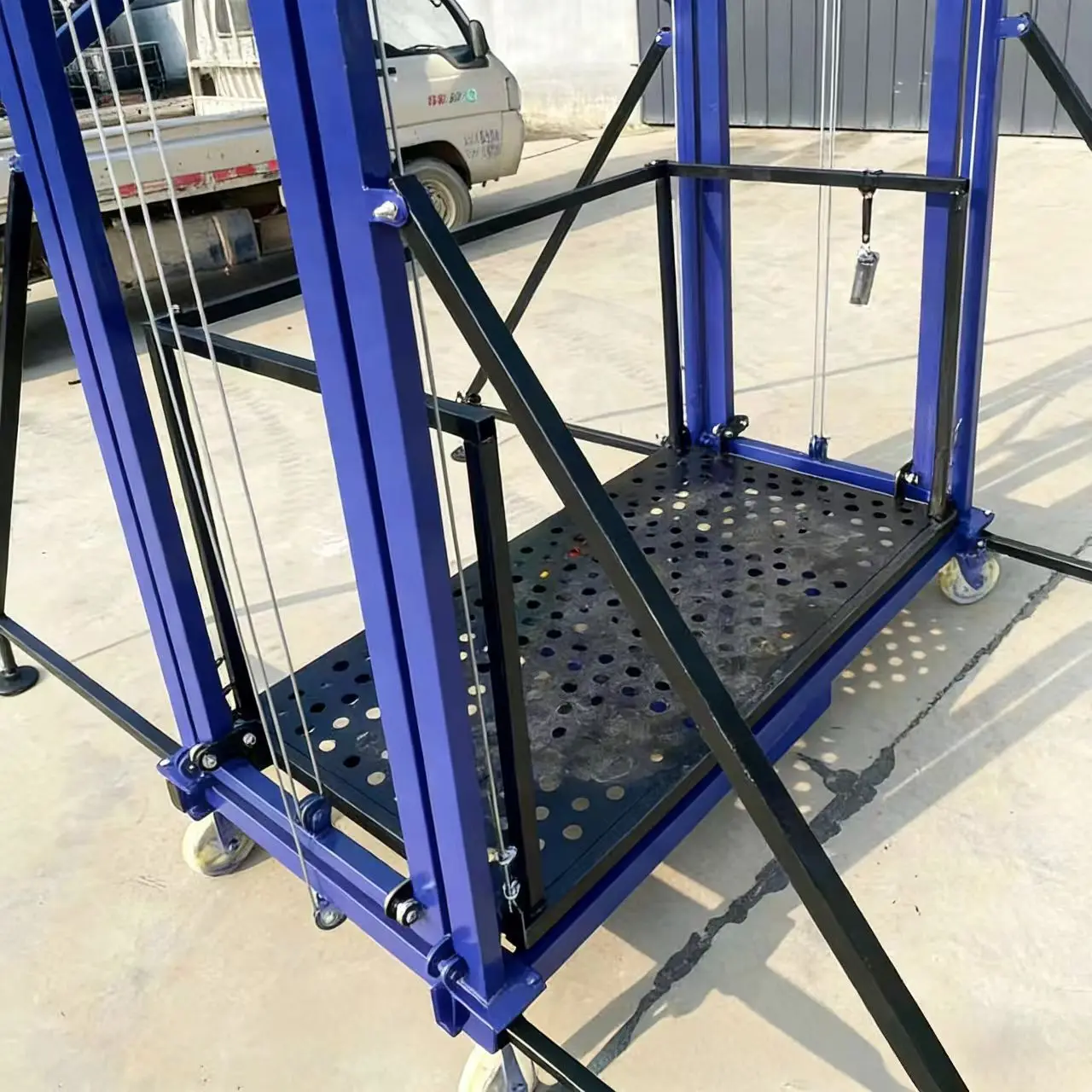 Customized Folding Portable Lift Platform, Mobile Scaffolding Platform Offering Various Models Of Electric Scaffold Lifts