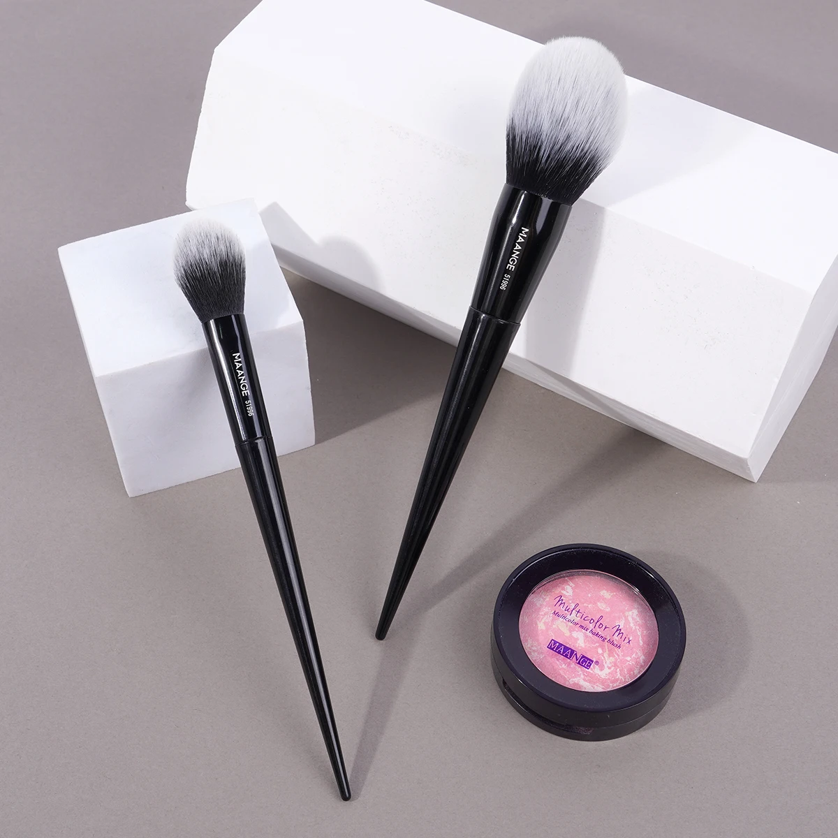 MAANGE 2PCS Makeup Brush Set Foundation Powder Contour Concealer Brush Soft Dense Bristles Beauty Tools for Flawless Makeup