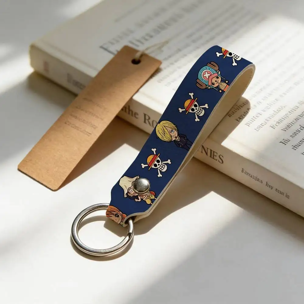 Motorcycle ONE PIECE Metal Keychain Fashion Key Ring Bag Pendant Car Key Accessories Card Holder Charm