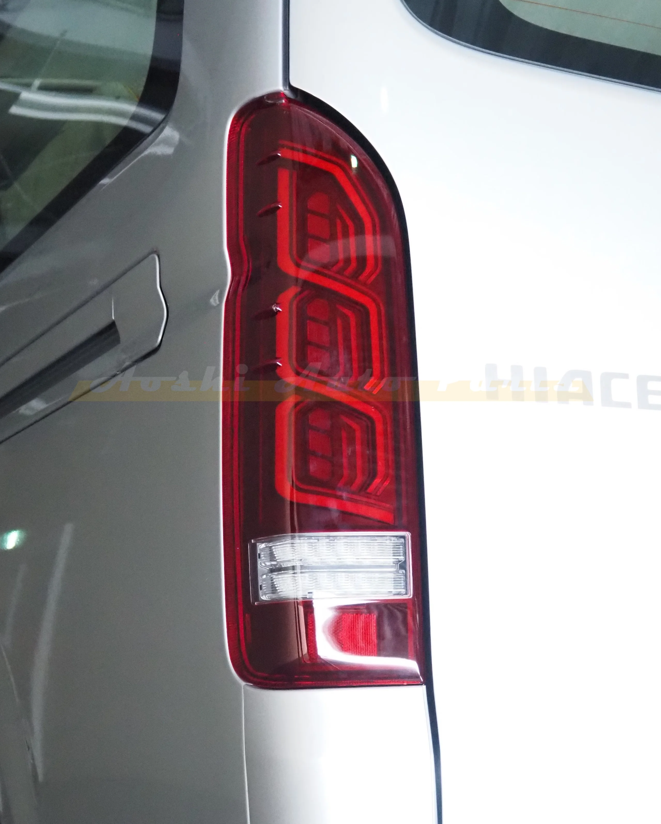 Hot Selling Use for Hiace 2005-2024 Grandia commuter Hiace200 Scanning New Japan Style  LED Tail Light