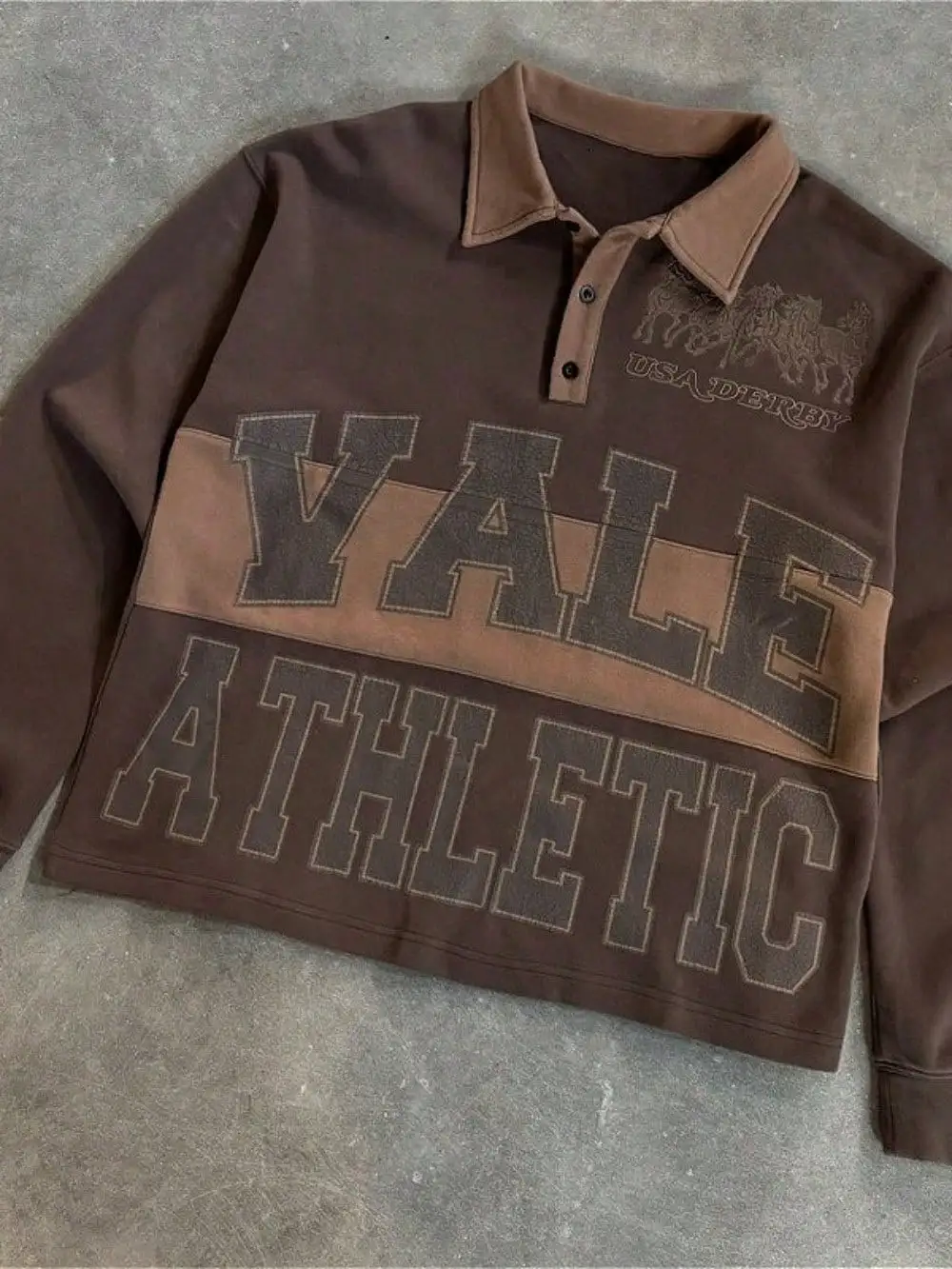 

Brown Retro Collegiate-Style 3D Appliqué Polo Shirt for Men