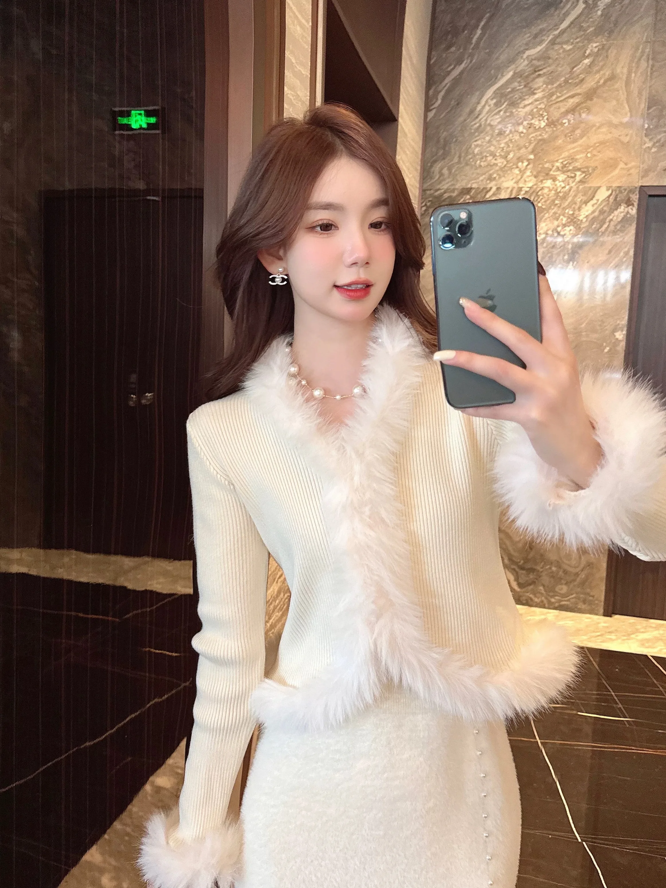 Winter Autumn Fur Decor Coat Knit V Neck Jackets Knitted Faux Fur Tops Korean Patchwork Flare Sleeve Coat Women Lady Casual Coat