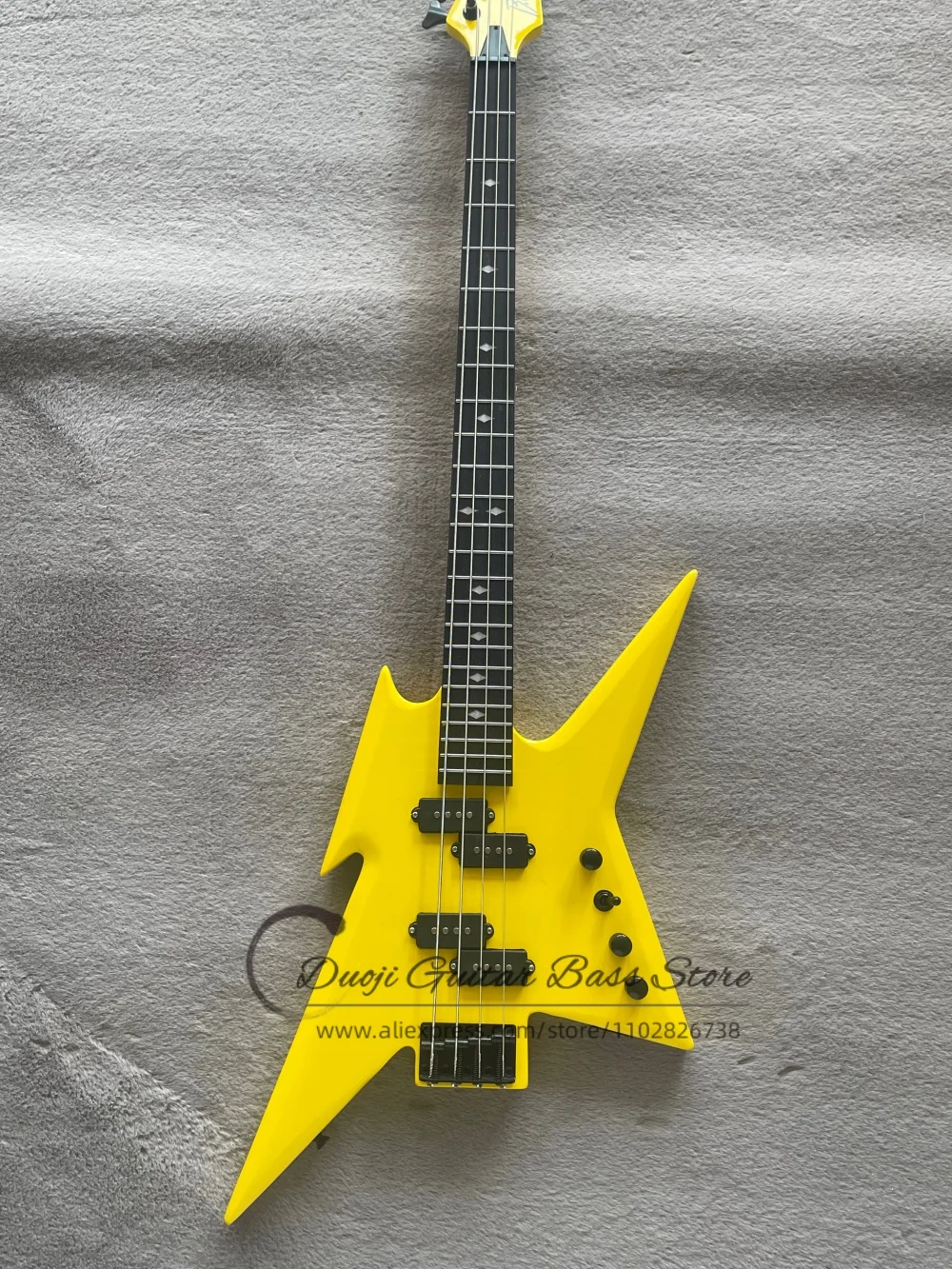 4 strings yellow bass guitar, fixed bridge, solid wood BC bass body, rosewood fretboard, SSS pickups, black tuner, customizable