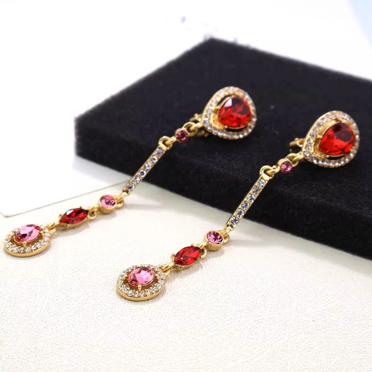 Long Exaggerated Shoulder Sweep Niche Design Ear Clip Emerald Glass Crystal Personality advanced Sense Without Ear Holes