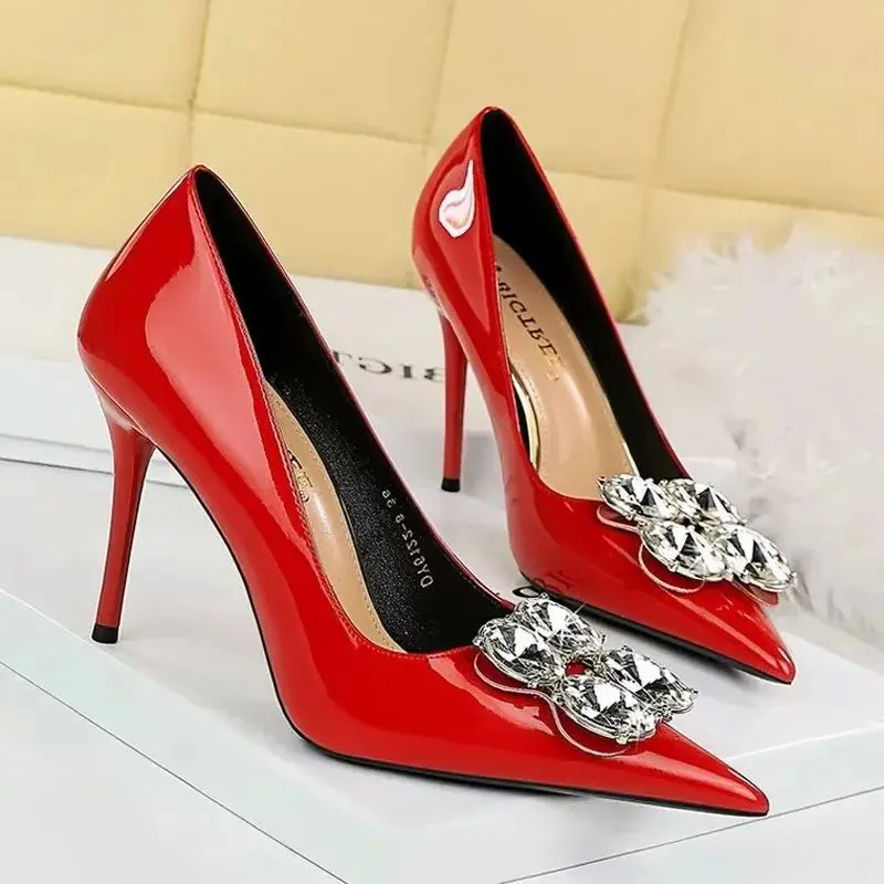 BIGTREE Metal Decoration CRYSTAL Patent Leather Pumps Women\'s Thin Heels Sexy Pointed Toe Zapatillas De Mujer
