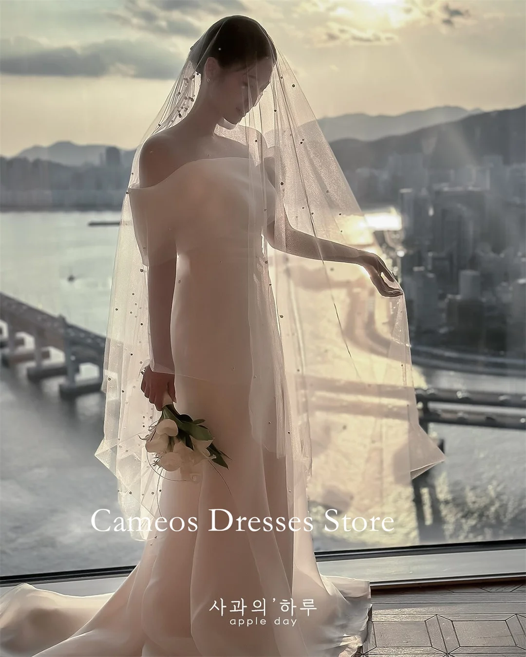 

SONDR Customized Off the Shoulder Organza Ivory Wedding Dresses Elegant Short Sleeves Korea Brides Gowns Women Bridal Dresses