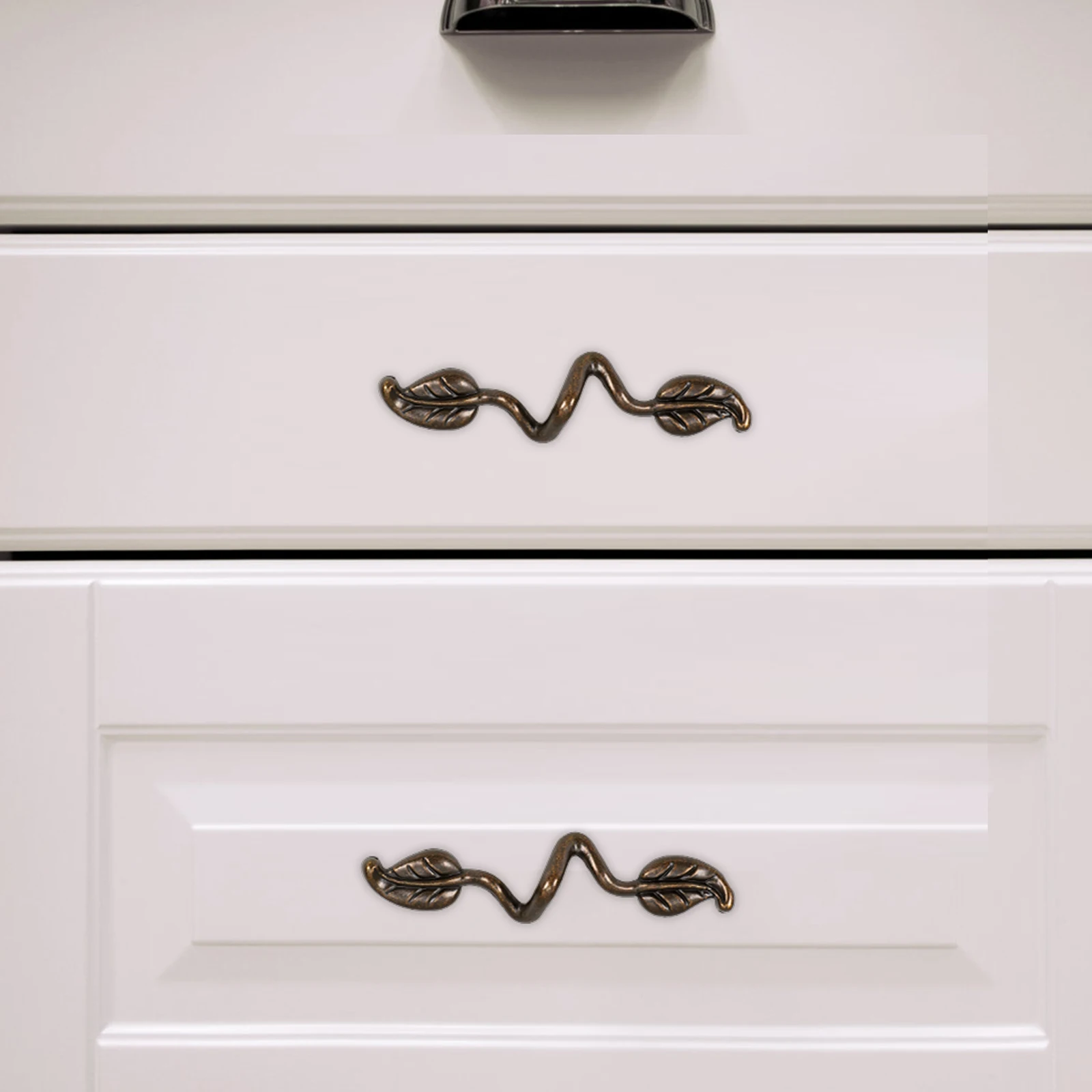 

1 set Creative Leaf Shape Handle Zinc Alloy Long Pulls Modern Drawer Handles Wardrobe Hanging Furniture Knobs Retro Style Shoe