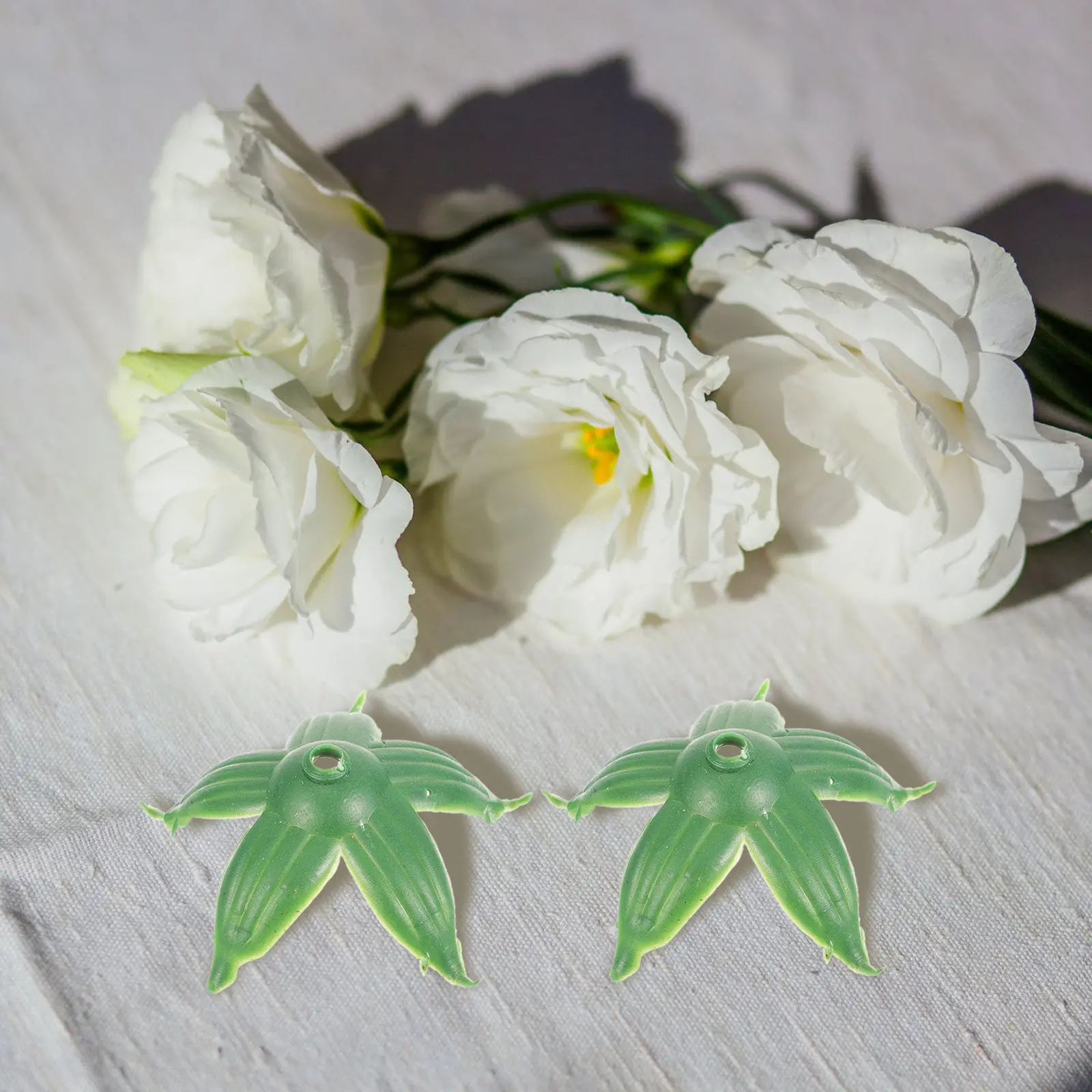 120Pcs Artificial Sepals Plastic Flower Calyxes for DIY Craft Flower Arrangements Soap Roses Bouquet Holder Simulated