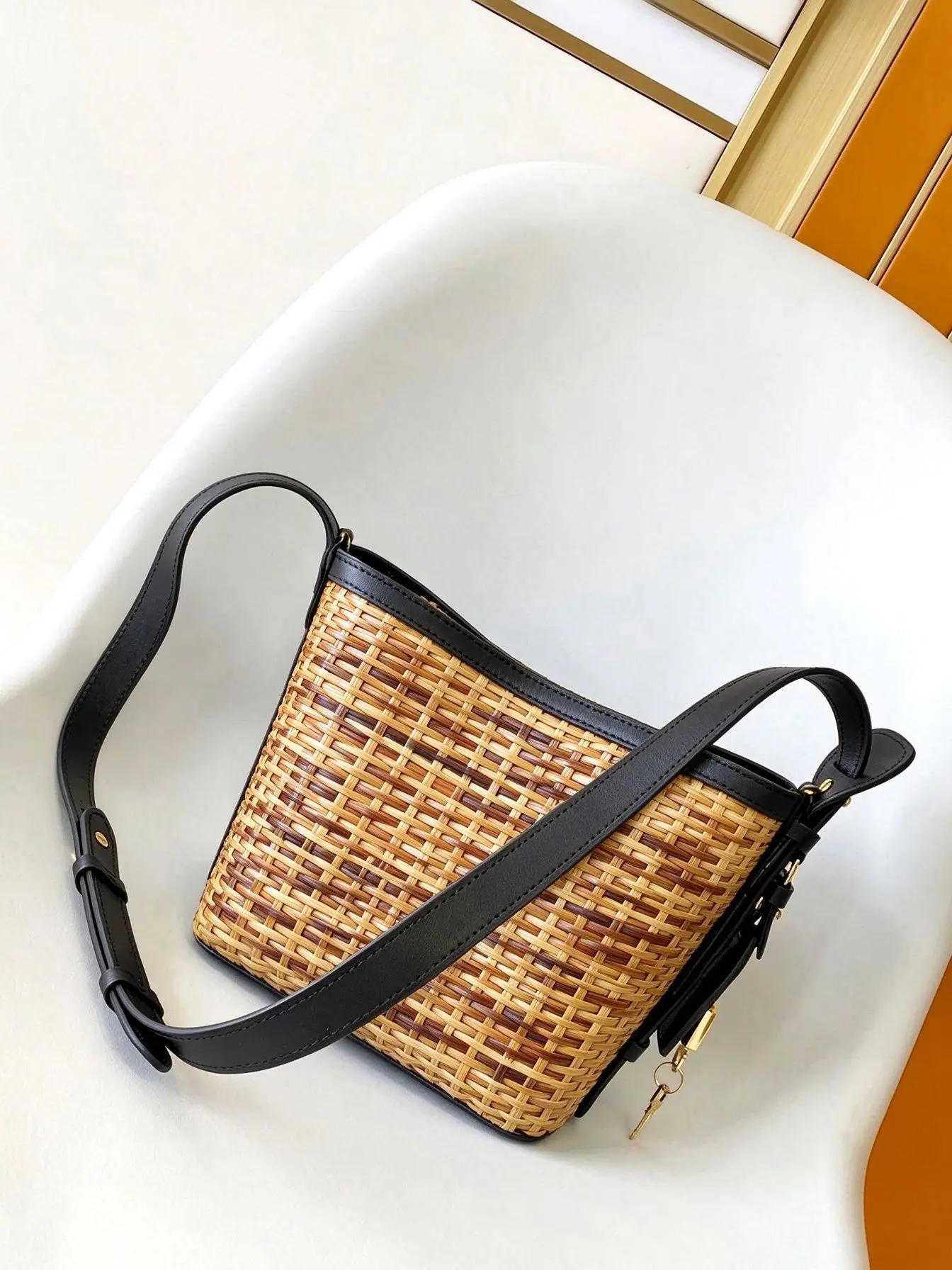 Women Rattan Woven Bucket Shoulder Bag Adjustable Wide Leather Strap Contrast Black Trim Summer Beach Crossbody Handbag