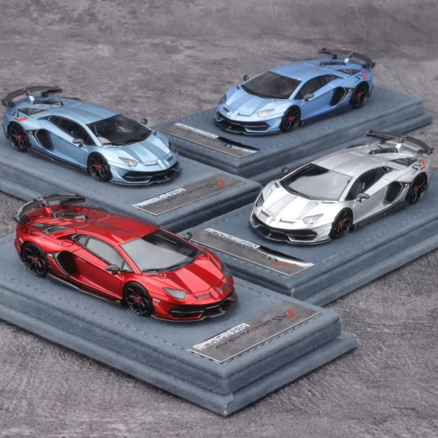 

GRADE PRO 1:64 Novitec Aventador SVJ LP770 Модель автомобиля из смолы