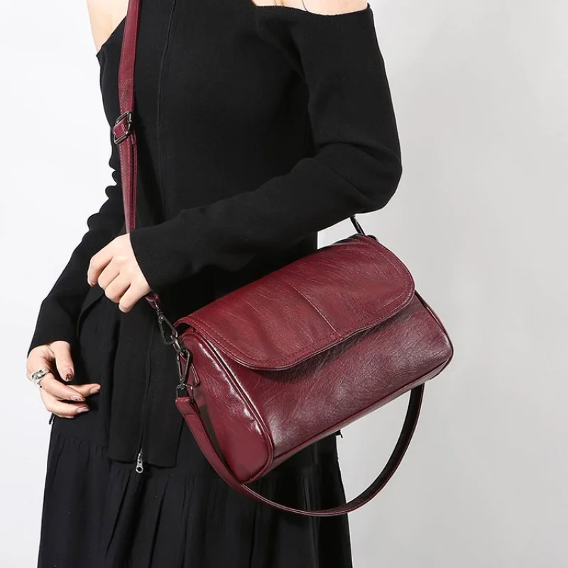 

Modern Elegant Bucket Bag For Ladies With Drawstring Closure And Soft Luxurious Leather