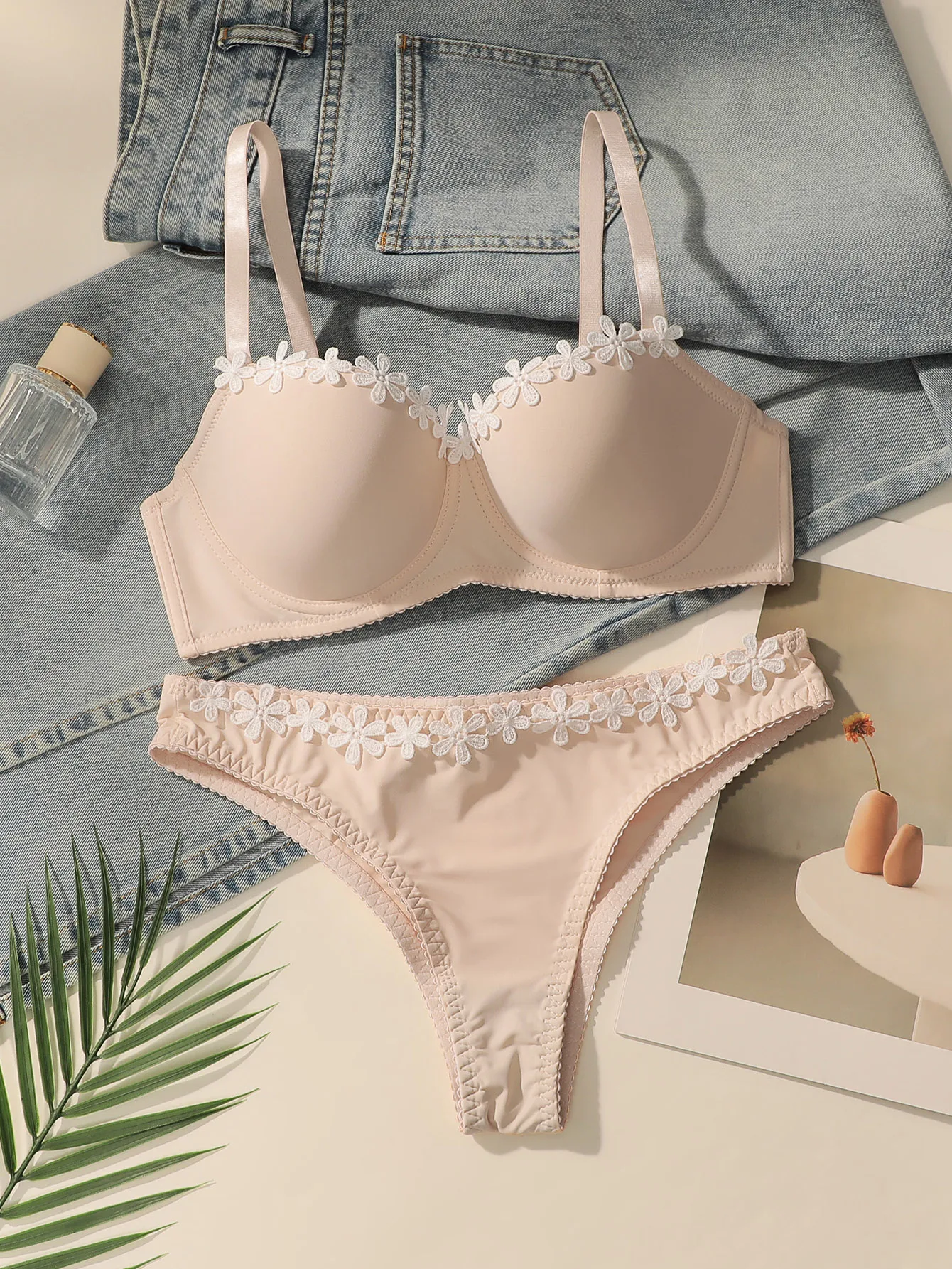 

Женский милый комплект нижнего белья с вышитыми цветами и стальными кругами, нижнее белье пуш-ап, повседневный комфортный комплект A2577
