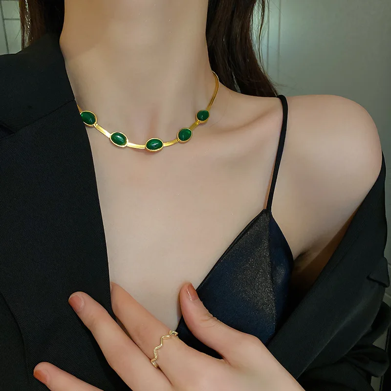 Stainless Steel Retro Natural Emerald Stone Gold Color Blade Chain Pendant Necklace for Women Luxury Fashion Bride Jewelry Set