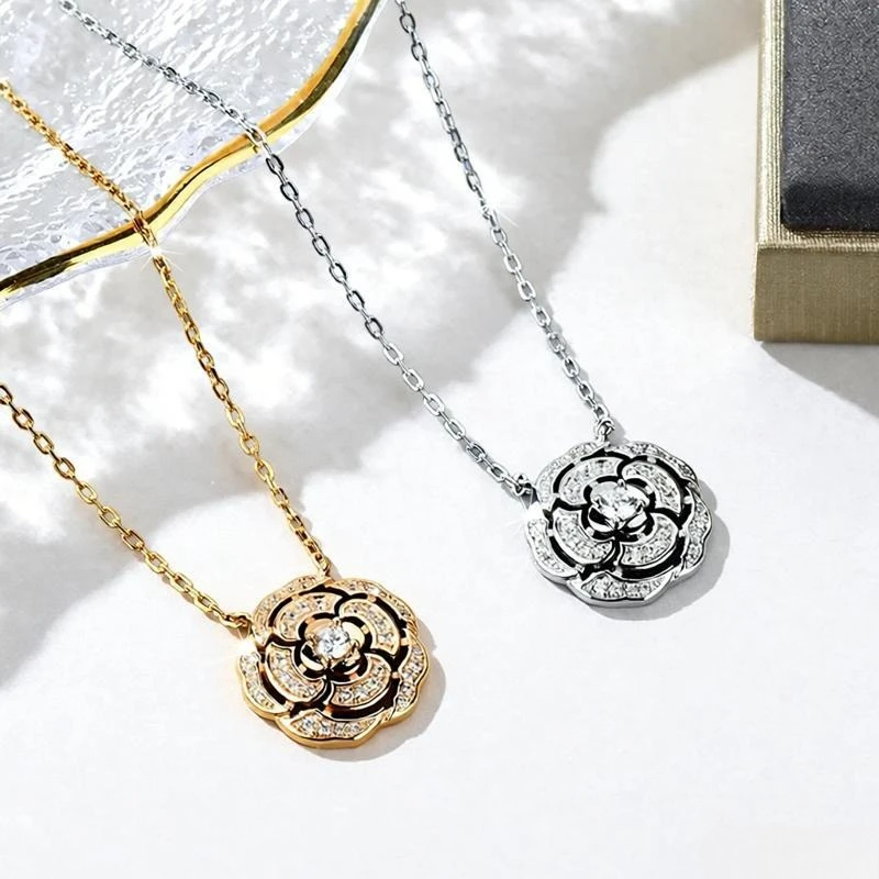 

18K white gold rose gold necklace, camellia necklace, ladies' diamond-set rose collarbone necklace