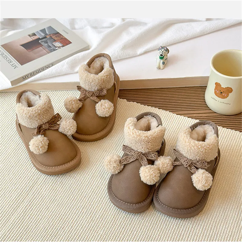 الفتيات الحلو الدافئة عادية التلبيب القطن أحذية بوت قصيرة 2025 شتاء جديد للأطفال لينة وحيد مريح تنوعا موضة الثلوج الأحذية