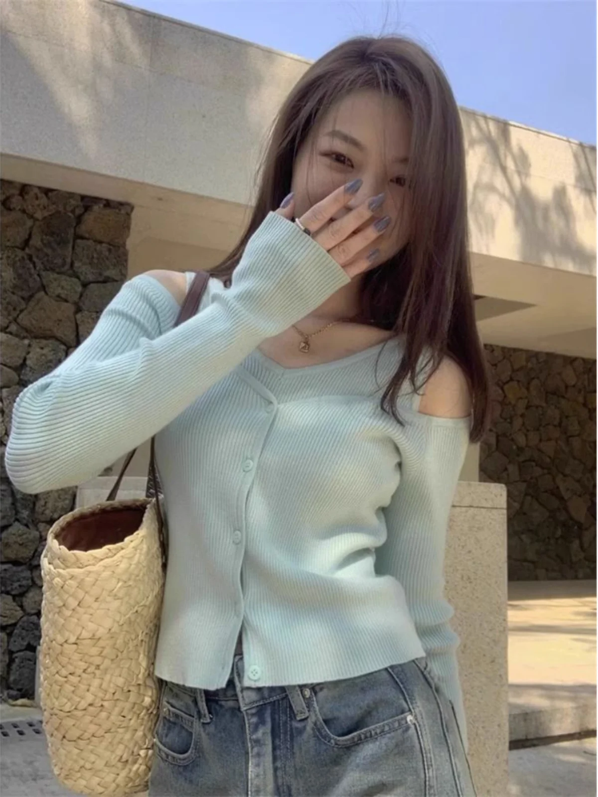 

Green Knitted Slim Fit Women's Top Design Sense Shoulder Bared Early Spring New Style Small Size Fashionable Korean Version