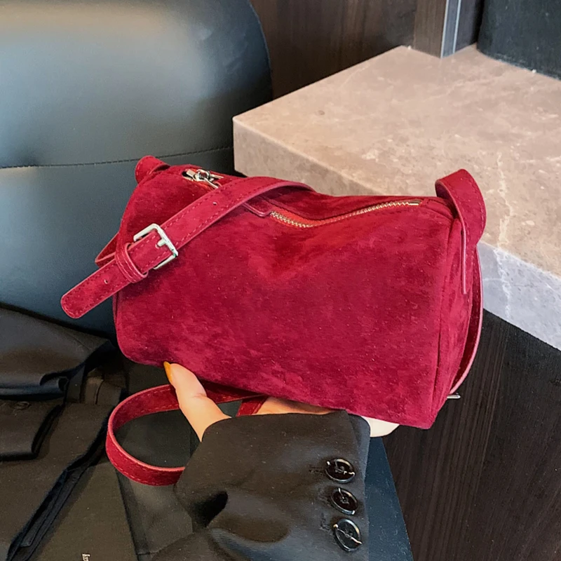 

Women's Retro Matte Crossbody Bag New High-end Minimalist Underarm Barrel-Shaped Bag Casual Fashion Versatile One Shoulder Bag
