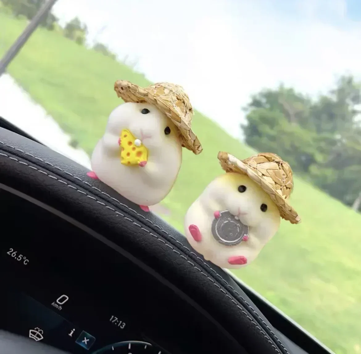 Cute Creative Hamster with Straw Hat Car Decoration Auto Interior Dashboard Accessory Auto Adorns Car Ornament Decorative Decor